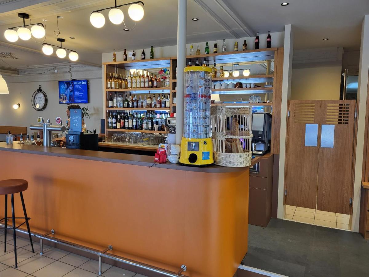 ホテル Cafe De Paris Lesparre-Médoc エクステリア 写真